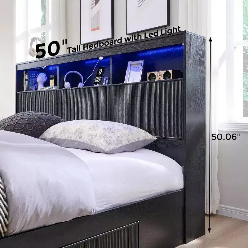 Struttura letto king size con testiera, struttura letto a piattaforma moderna in legno con luci e stazione di ricarica e cassetti, nessun bisogno di rete a molle