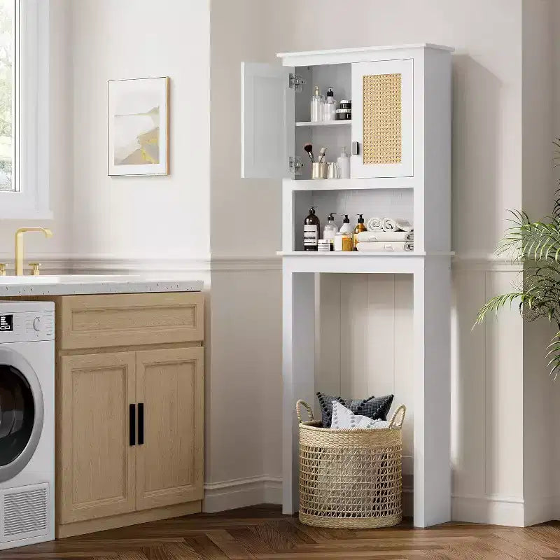 Mobiletto salvaspazio sopra il WC, organizer da bagno in stile rustico con ante in rattan, mensola regolabile, mobiletto da bagno bianco